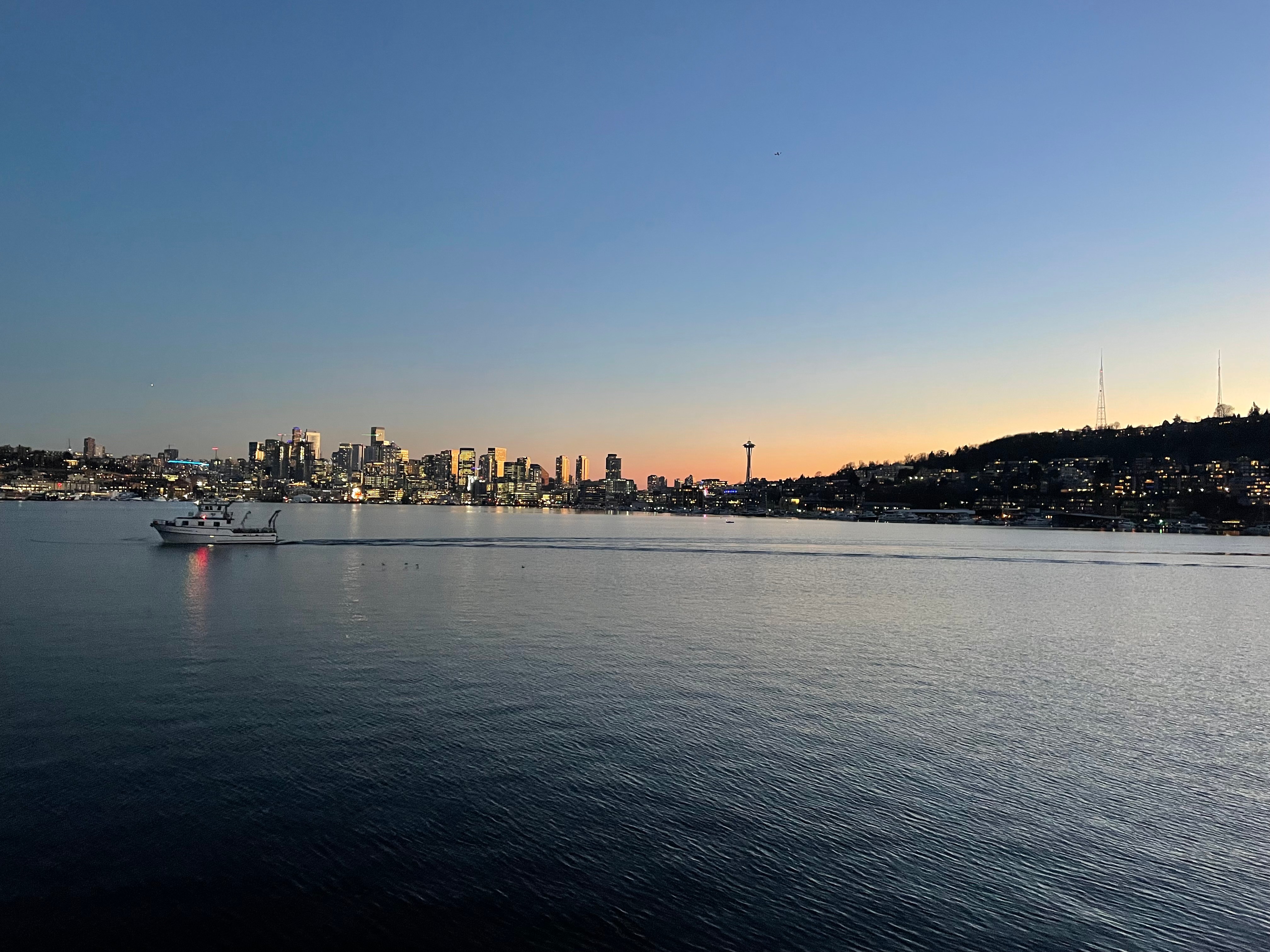picture of lake union in seattle